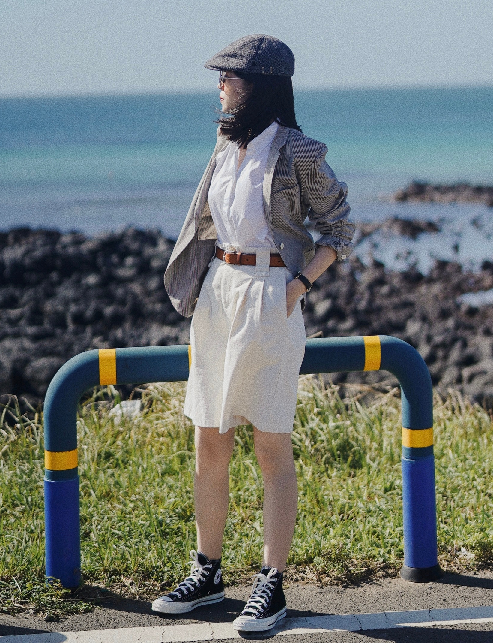 女士衬衣太大了要怎么穿才好看,中年女性衬衣怎么穿