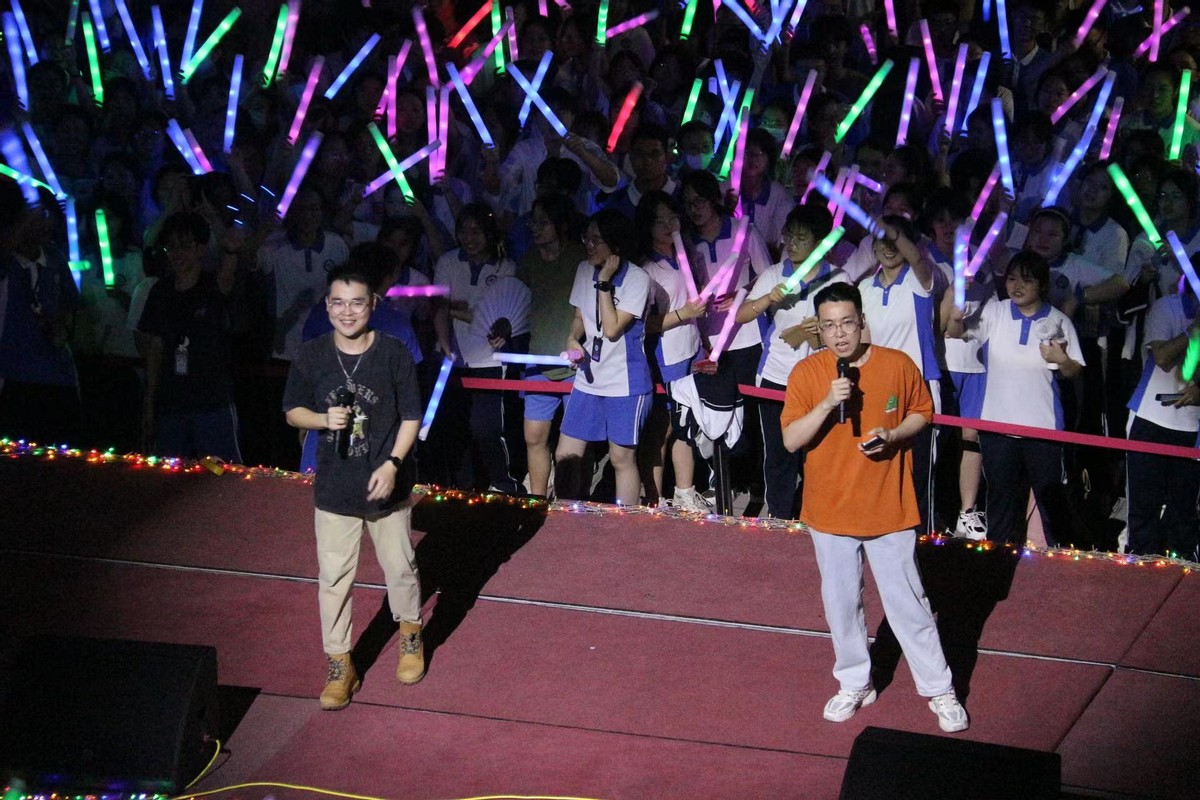 喊楼助威高考简单视频,喊楼助威高考大合唱