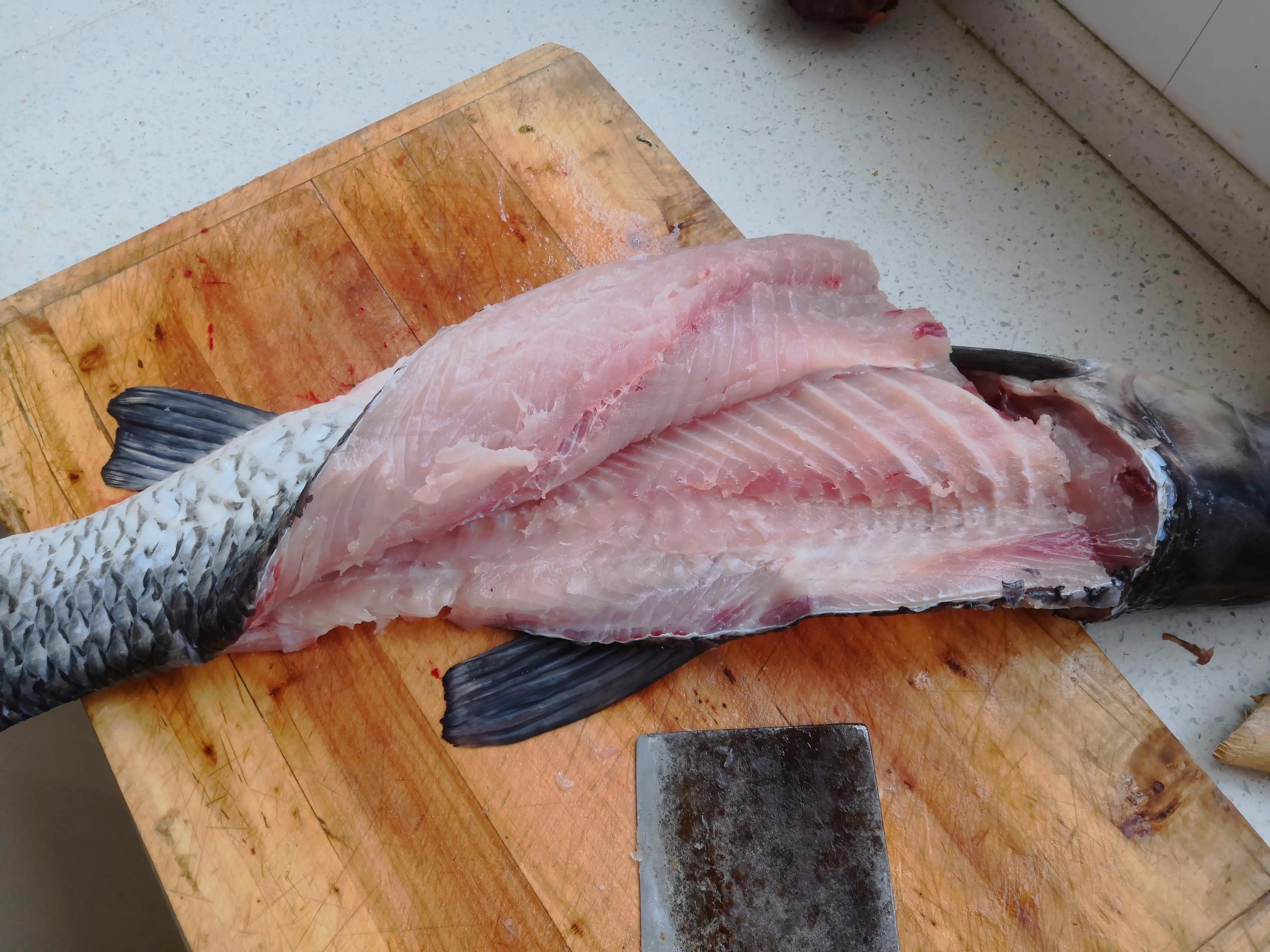 夜钓一条大青鱼，媳妇忙活大半天做成双味鱼丸，孩子们吃得爽歪歪