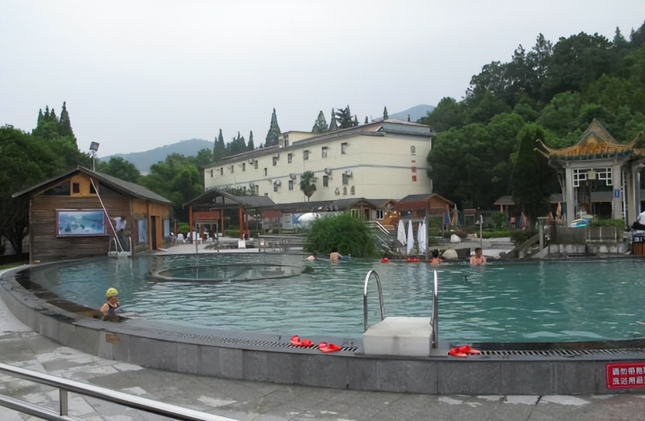 适合养老的温泉小镇,这座小镇也很安逸