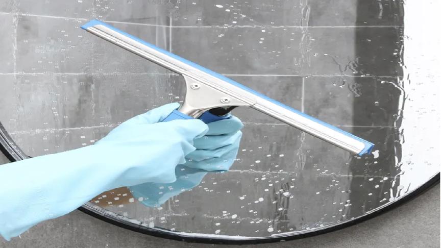 趁女生睡觉时脚底抹牙膏,睡觉把牙膏涂在脚底会怎么样