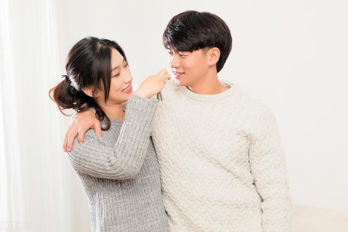 男人肯送你三样东西说明真的爱你,真正爱你的男人会主动送你礼物