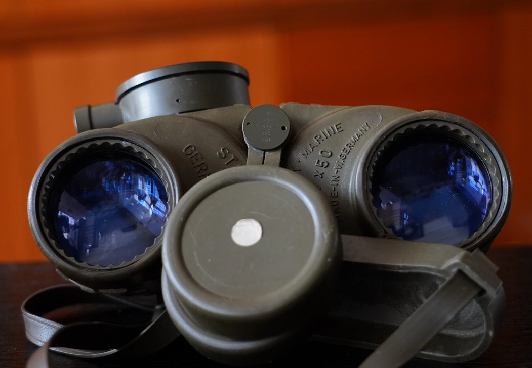 一树梨花压海棠:是*用军**望远镜好?还是名牌望远镜好?