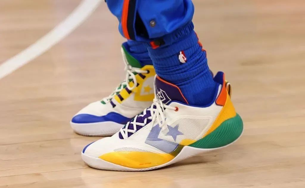 NBA球员上脚：德罗赞穿Kobe1，库里的Curry4有意思