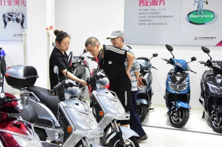 电动车整车和裸车哪个合适,电动车简易款好还是豪华款好