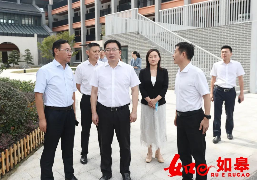 当教师节撞上中秋节广播稿,中秋节撞上教师节