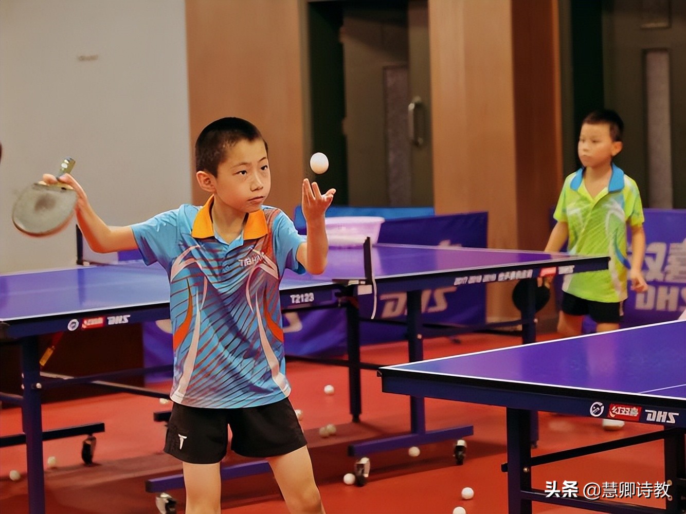 关于身边有特点的人的习作三年级,习作我身边有特点的人300个字以上