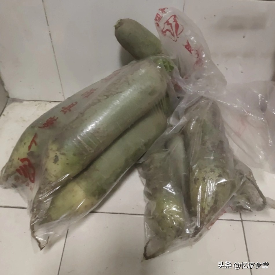 湖南女子在山东买了10元的菜，被婆婆吐槽败家，网友：没见过世面