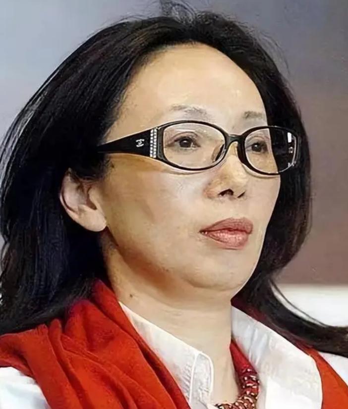 哈尔滨女首富戴秀丽资产,黑龙江女首富戴秀丽发家史