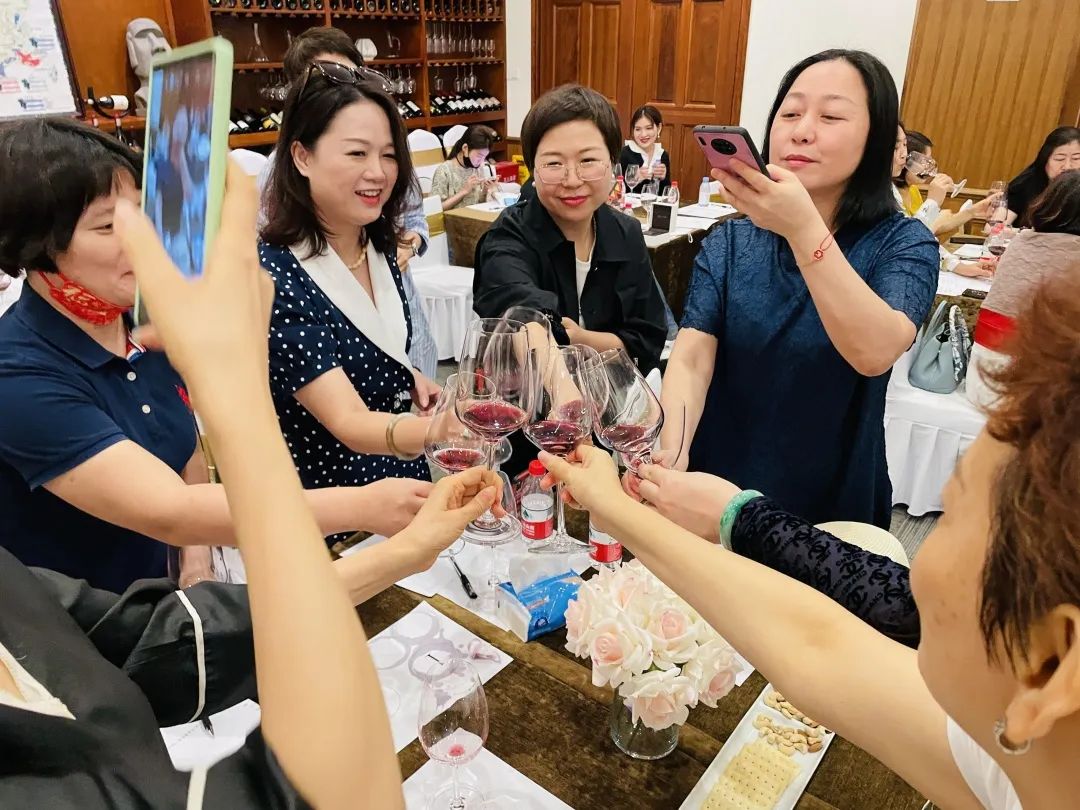 伟通酒业集团牵手家有良物，让更多中国人喝上天然健康安全葡萄酒