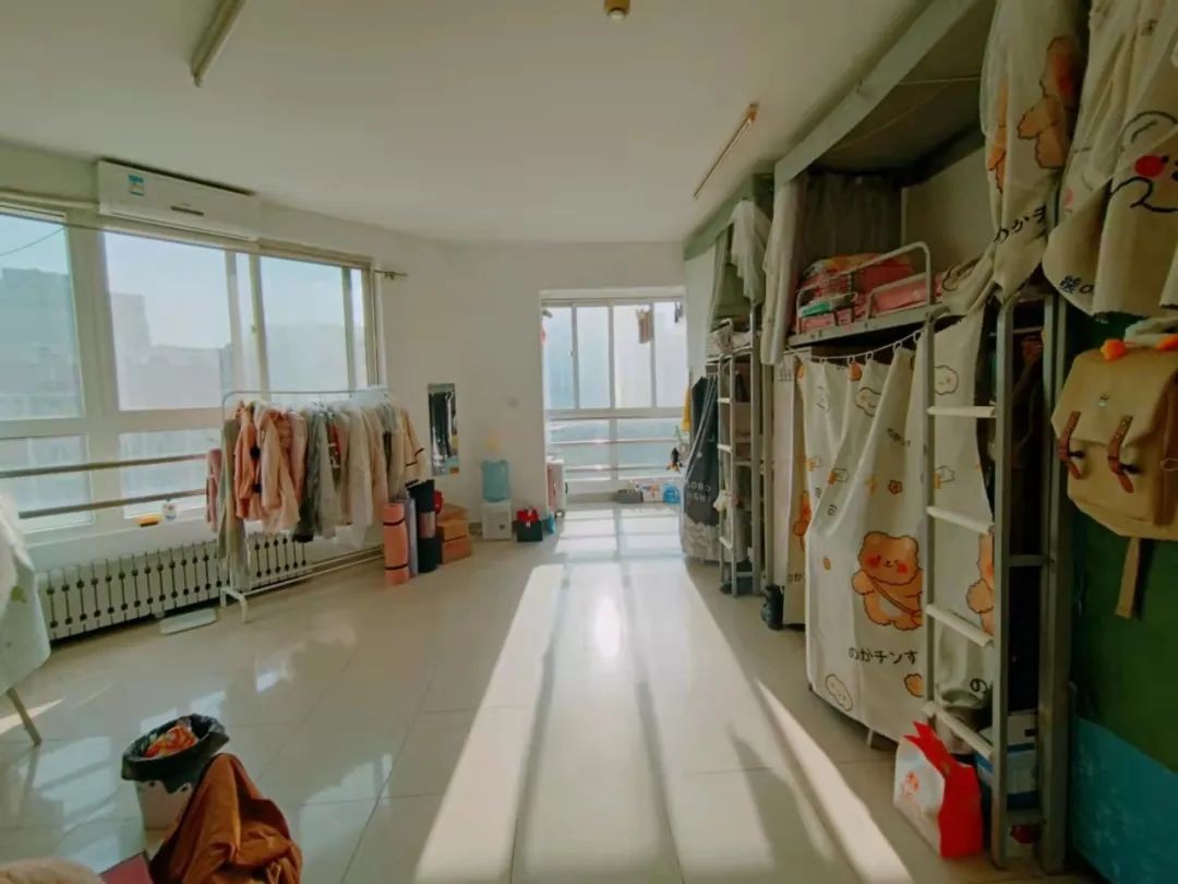 空调、暖气齐备,2座食堂“包围”!北京“神仙寝室”曝光:配置豪华!