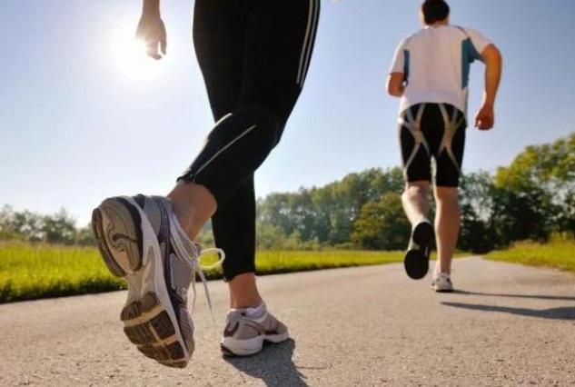 睡觉突然腿抽筋可能并非缺钙,睡觉时腿抽筋是缺钙还是血脂高