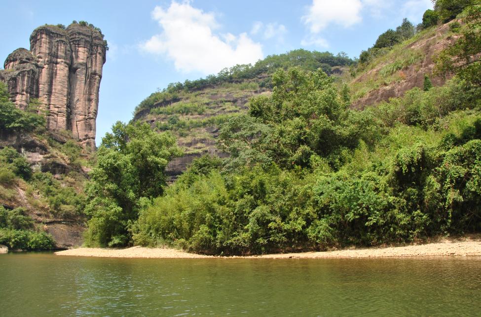 房子坐南向北院子门怎么开,坐南朝北的房子院门放在正中间