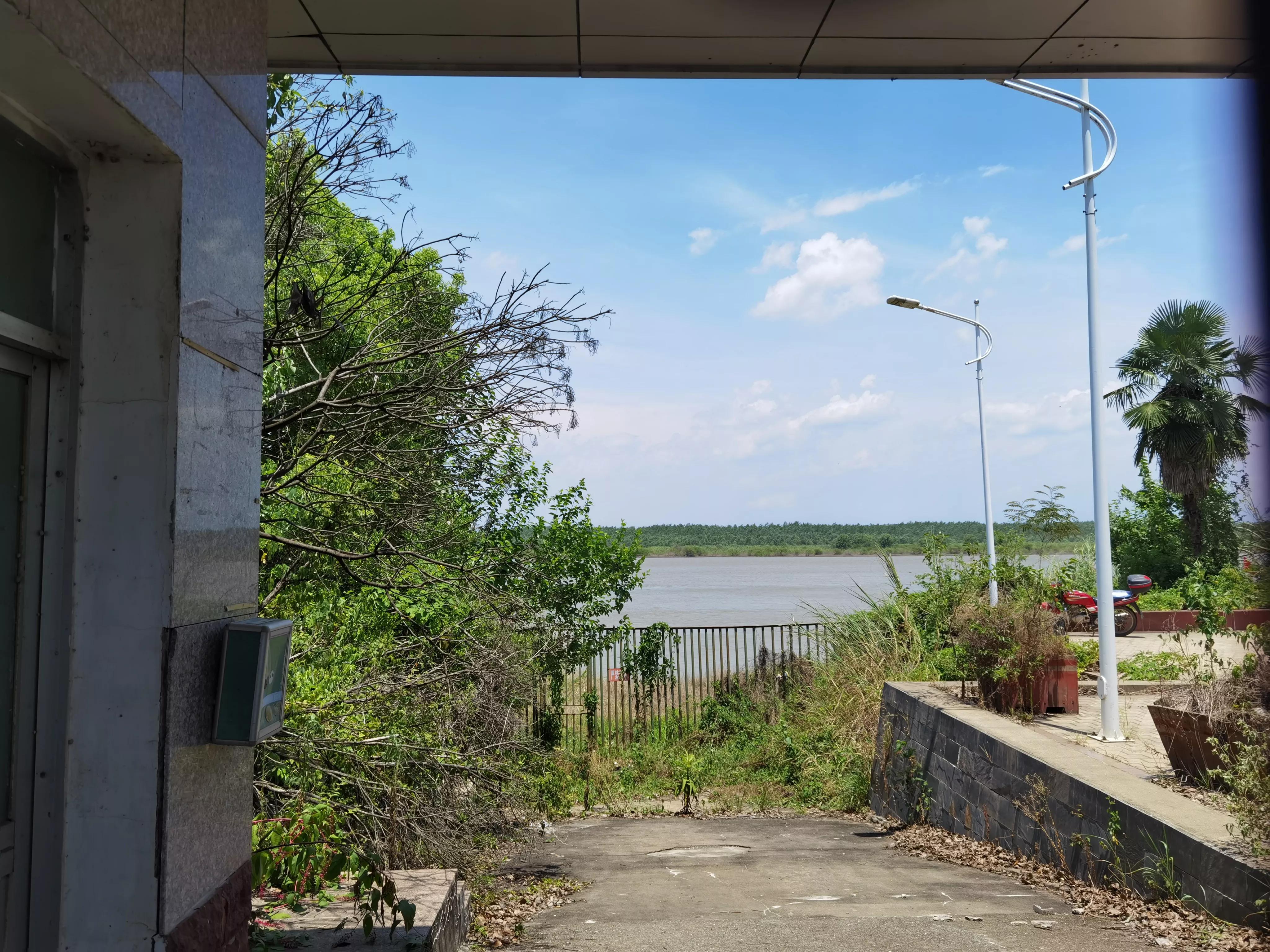 我们来到长江边池口的池州港码头怀旧