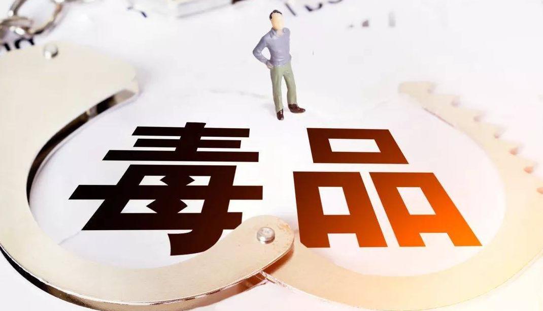 租客换灯泡报警,厦门租客换灯泡发现毒品