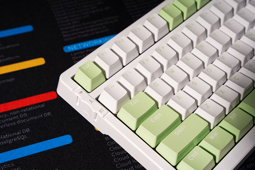 黑爵AK992蓝牙三模机械键盘评测：300元预算内的无短板水桶外设