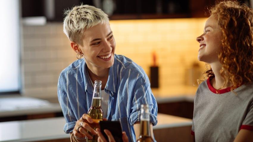 每天吃晚饭喝一罐啤酒会怎样,一天喝一瓶啤酒对身体好