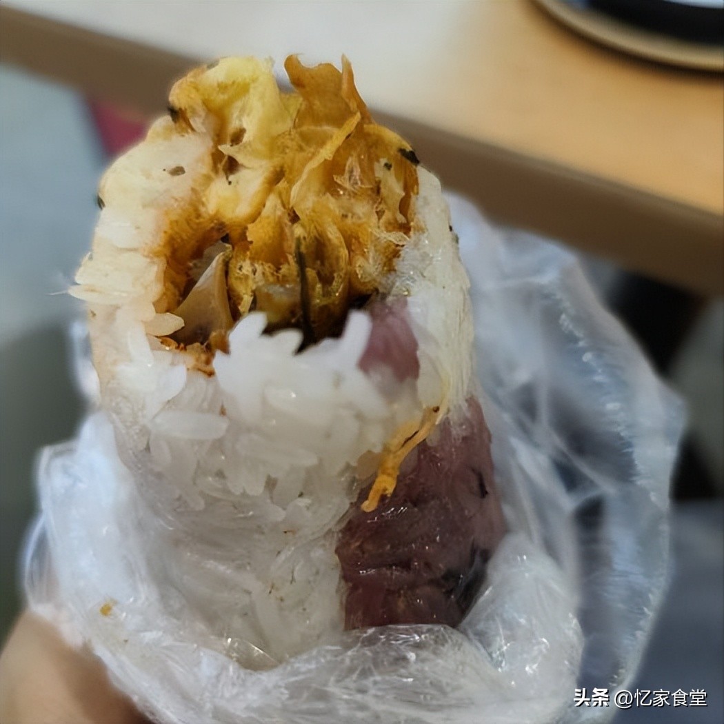 山西小伙来武汉，在路边点了一份早餐：原谅我没见过世面，吃不下