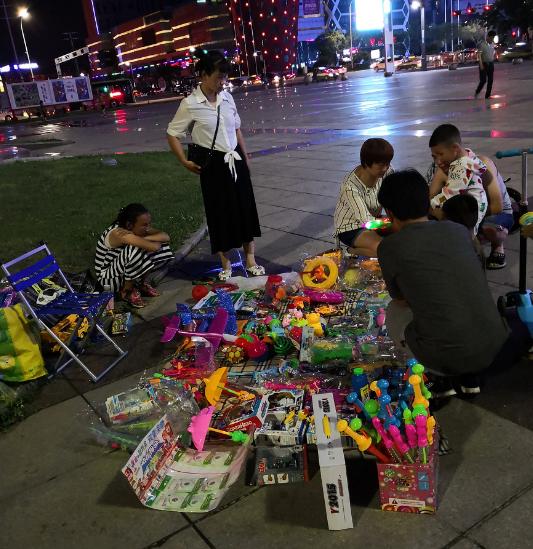 风向变了！为了解决就业问题，竟让老百姓掏钱消费，国家又出手了