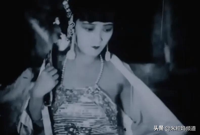 23岁演妖精受人唾骂，却成就国宝电影活成传奇