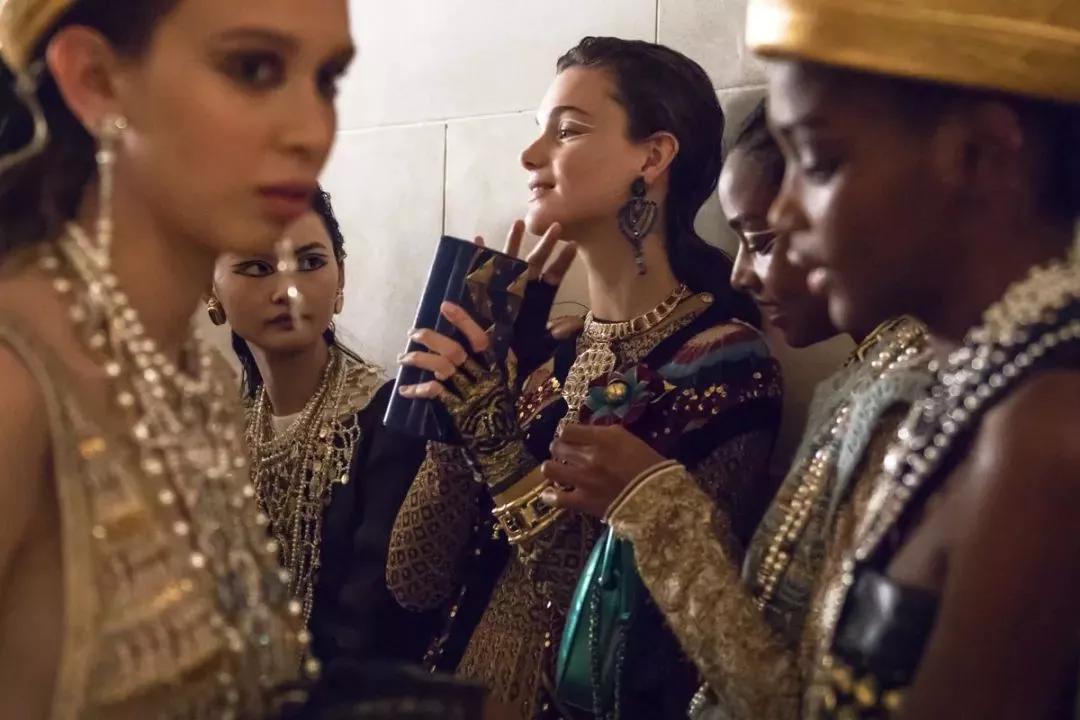 chanel衣服为啥贵,chanel女装贵吗