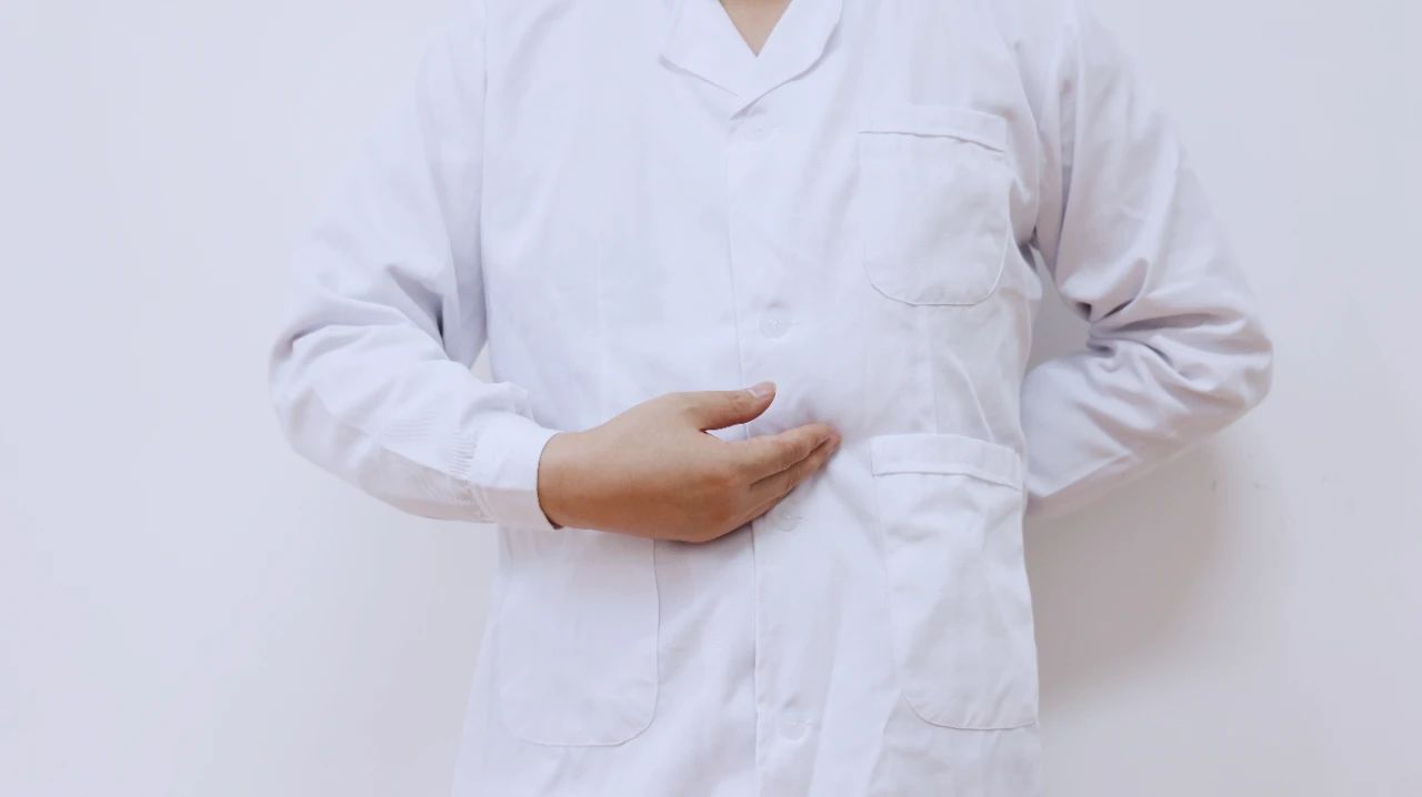 胸口发闷感觉气不通畅,胸口发闷呼吸困难四肢无力