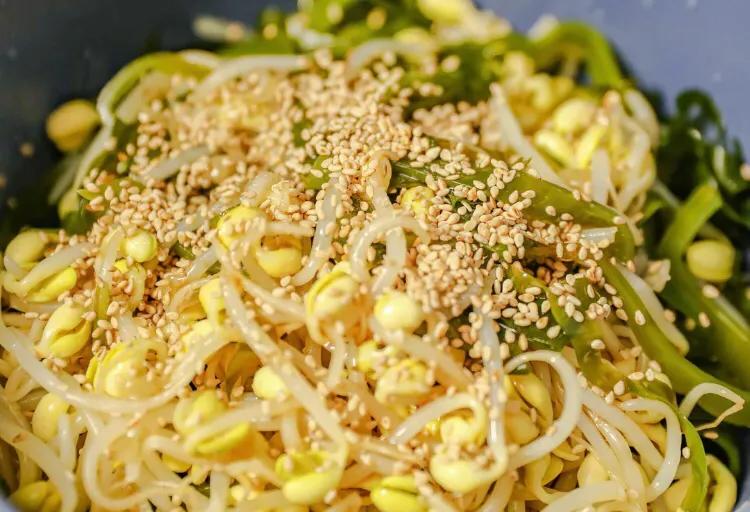 夏天大家喜欢吃的凉拌菜快来看看,家常菜适合夏天做的一道凉拌菜