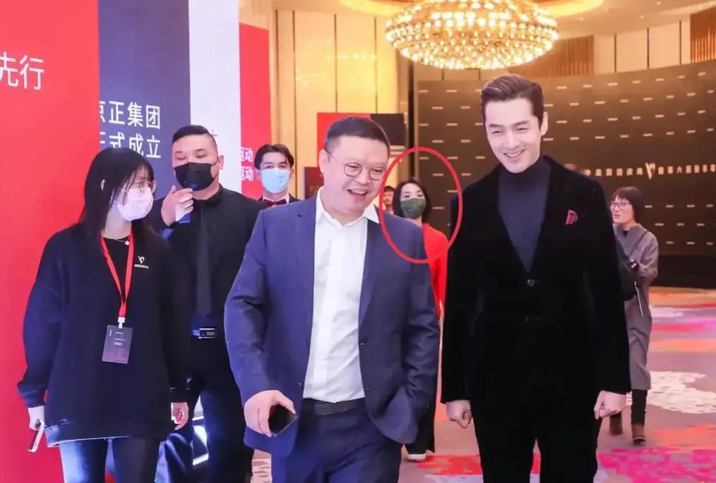 胡歌与妻子黄曦宁怎么认识的,胡歌妻子黄曦宁个人资料年龄