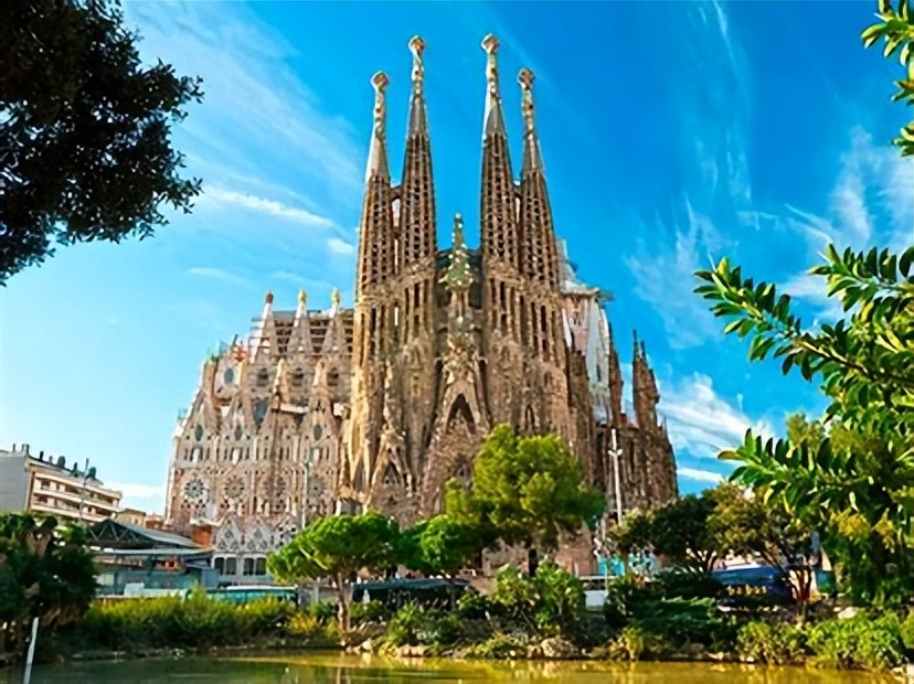 巴塞罗那为什么有吸引力,巴塞罗那特色是什么