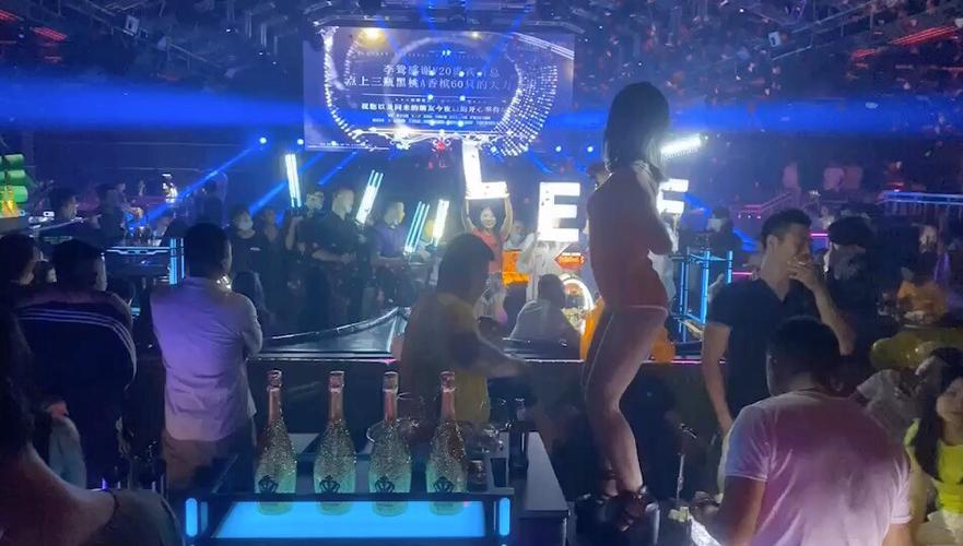 2020年女子报警被猥亵殴打，警方发现另有隐情，女子：他没给小费