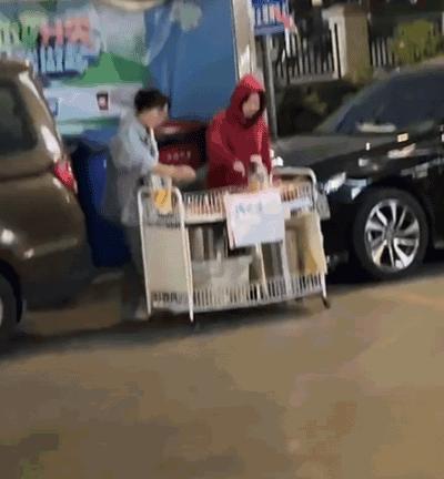 夫妻摆地摊月入90000,95后夫妻摆摊日收入9000多元