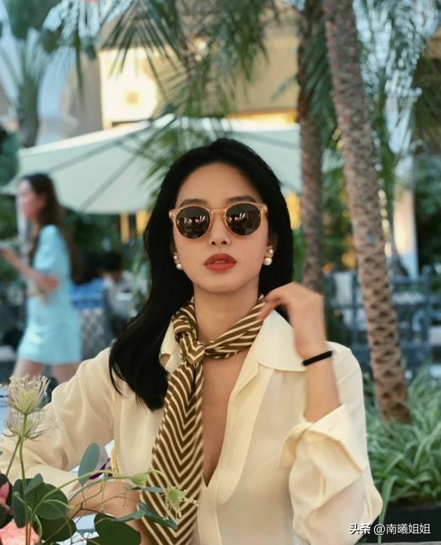 杨采钰丝巾gucci,杨采钰主推法式复古印花丝巾