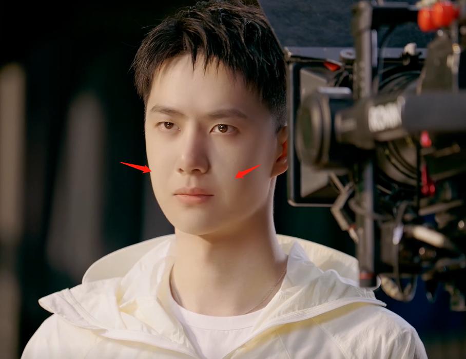 王一博脸型无颧骨,王一博的法令纹