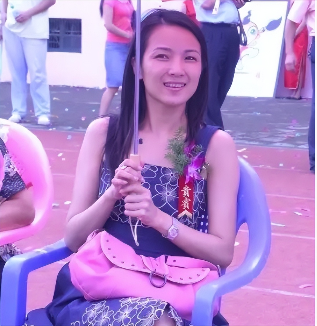 主持人管彤41岁嫁普通丈夫,著名主持人管彤结婚了吗