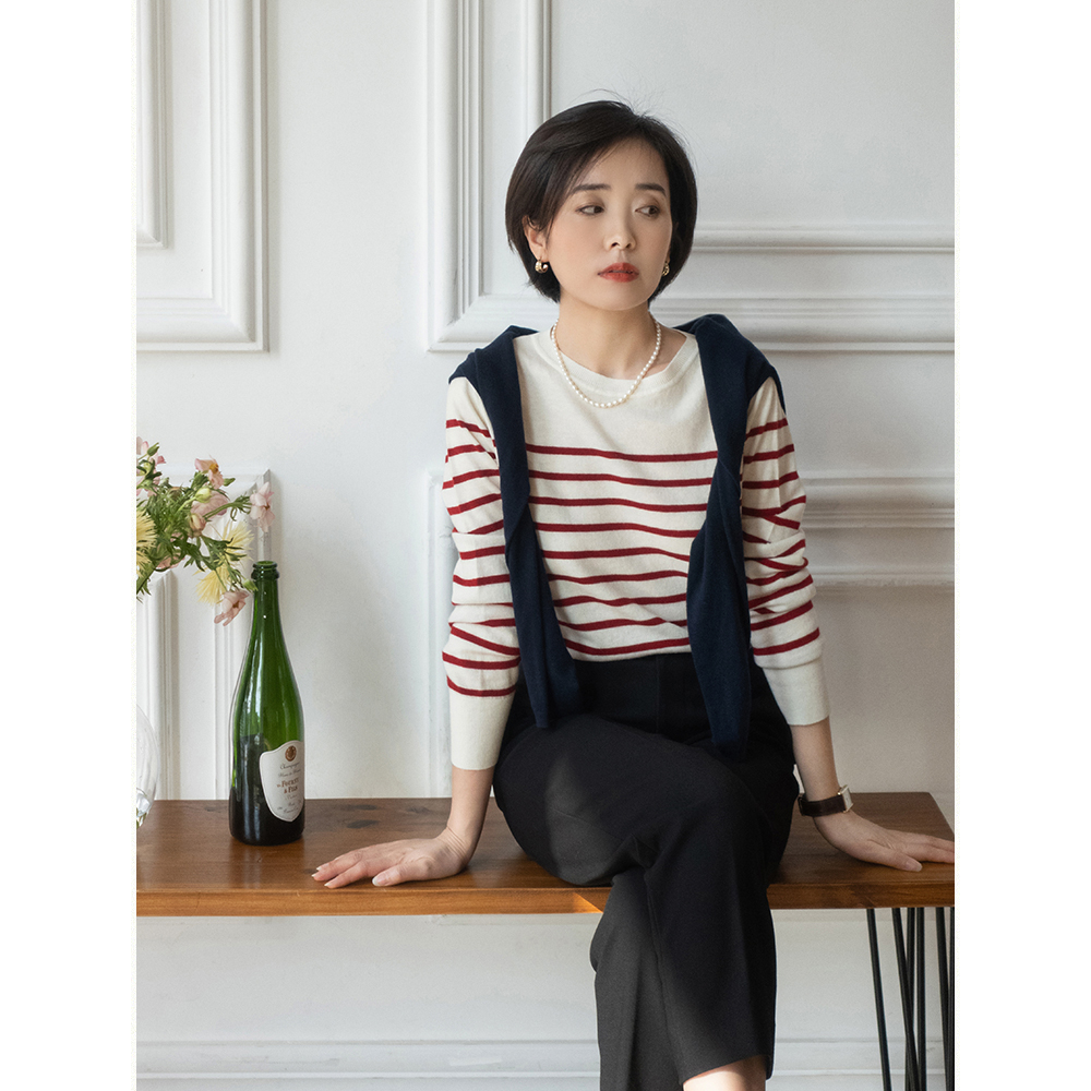 别穿土气的打底衫今年流行9款,最新流行条纹打底衫