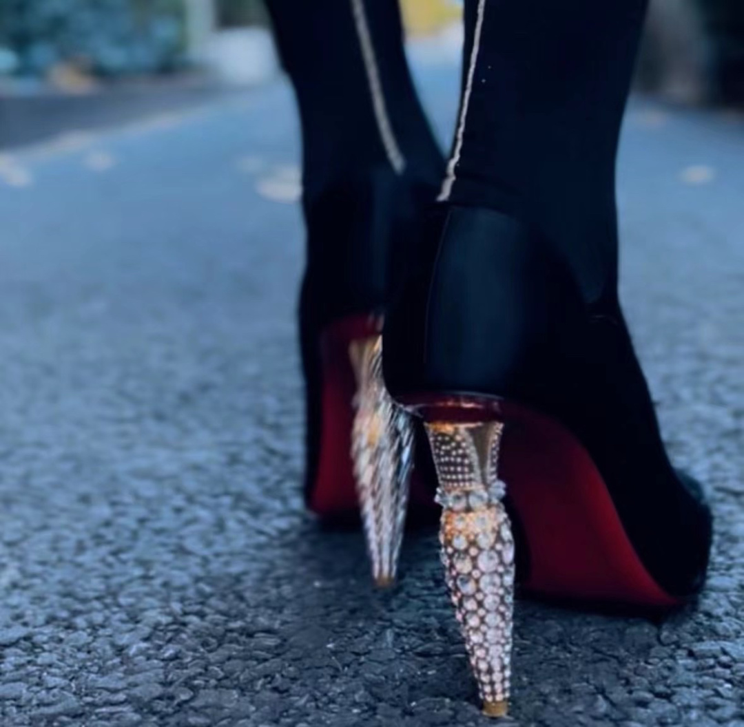 cl萝卜丁高跟鞋贵吗,cl萝卜丁口红高跟鞋