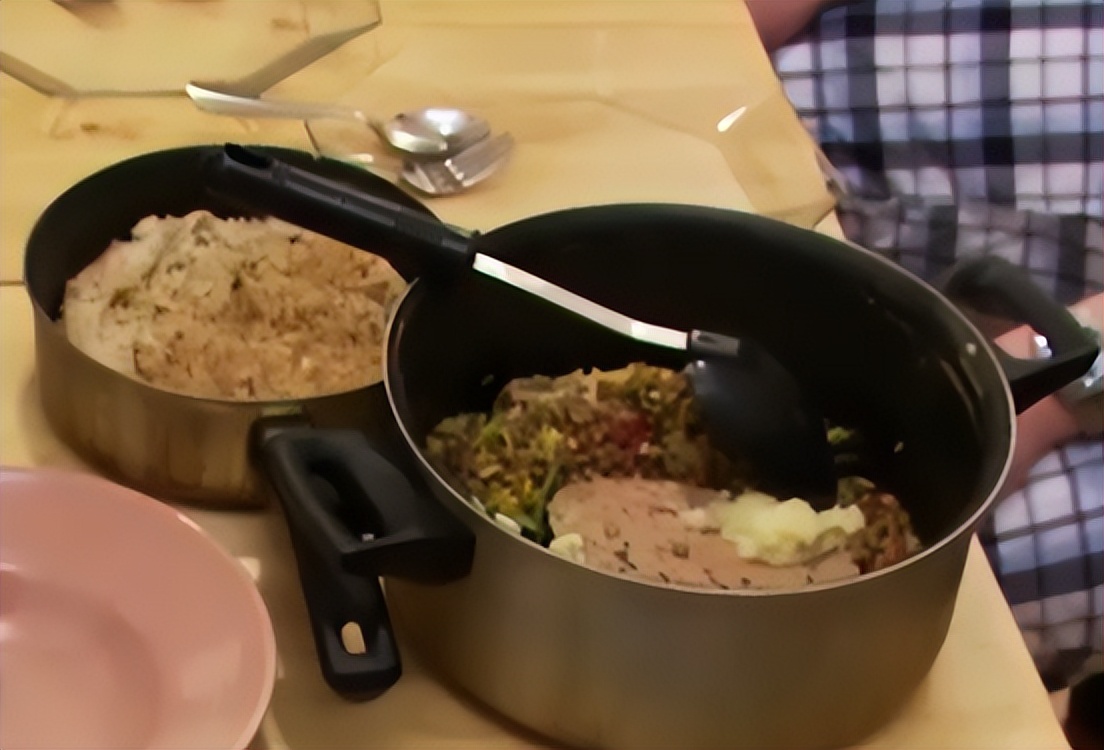 12年前哈佛毕业生为买房,厕纸反复用,棉袜穿成*袜丝**,买了几套房？