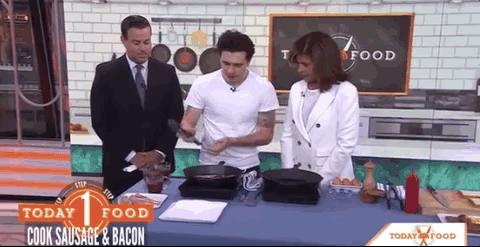 小贝儿子转行厨师被狂嘲！花60万请人炸鱼，网友怒骂关系户