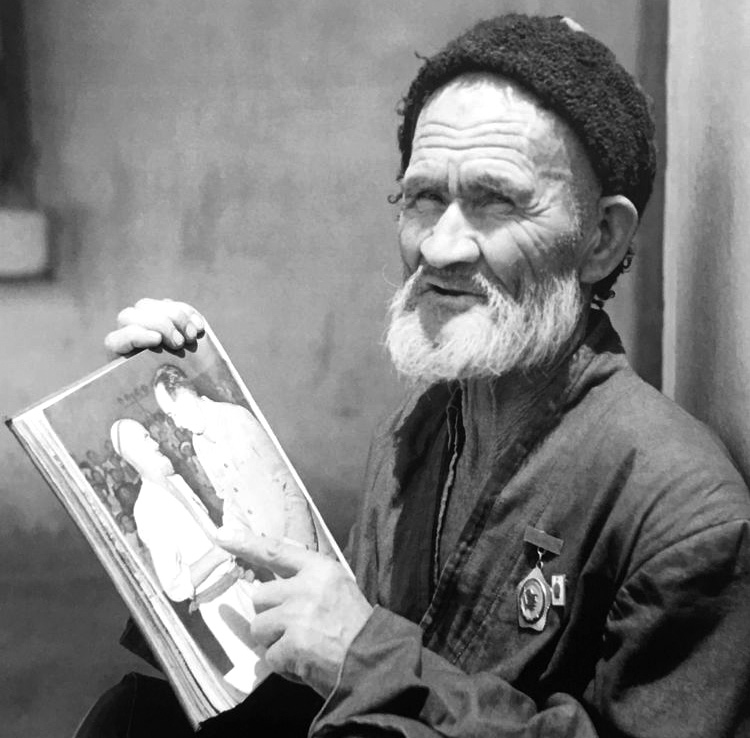 库尔班大叔骑着毛驴去北京，当面感谢毛主席，背后的故事太感人