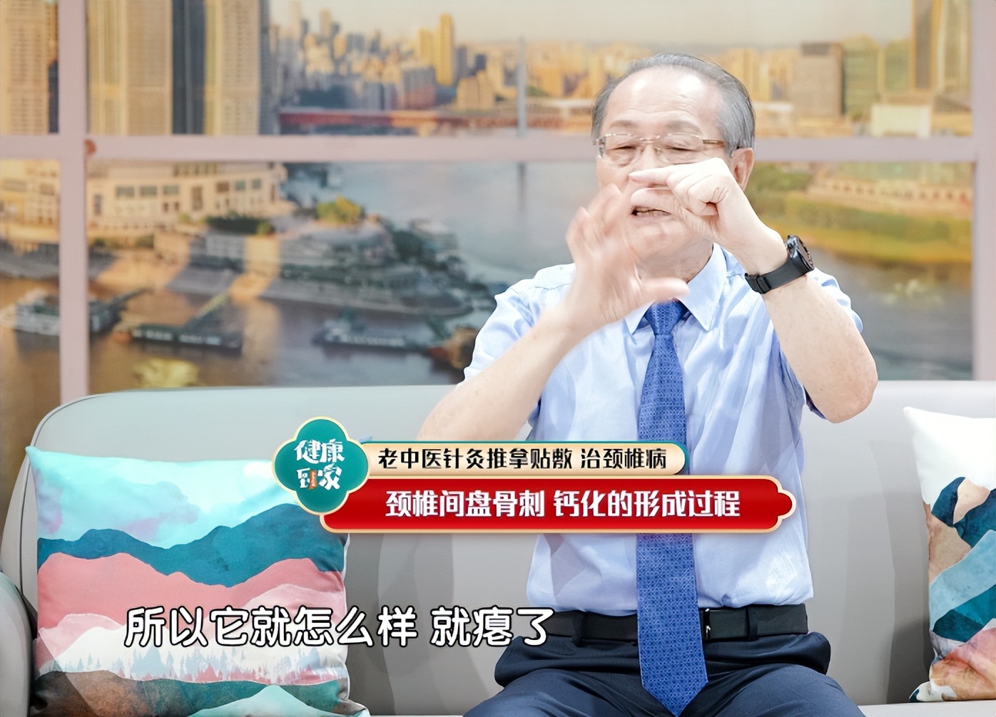 颈部僵硬几个动作让你恢复,颈部僵硬牵拉手法视频