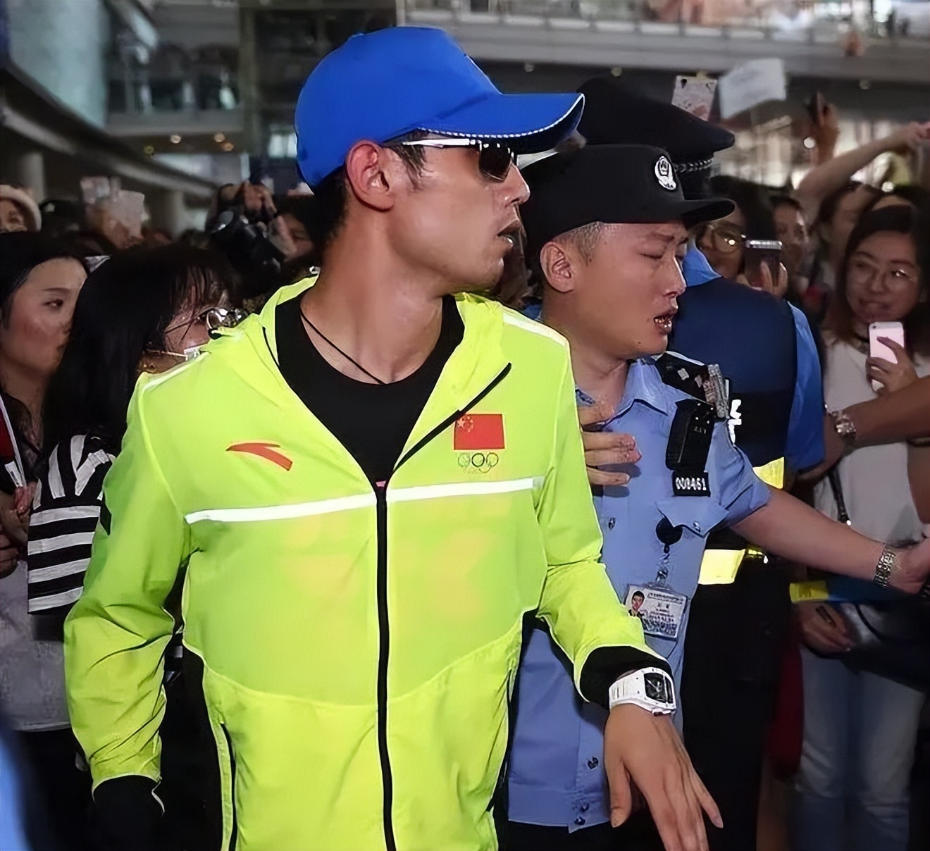 张继科景甜腕表,景甜卡地亚手表