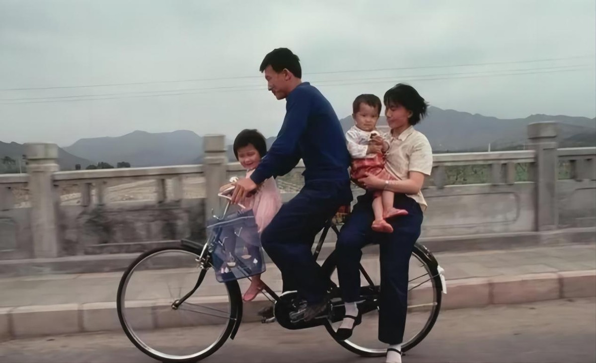 二八大杠哪个年代的,当年的二八大杠满满的回忆