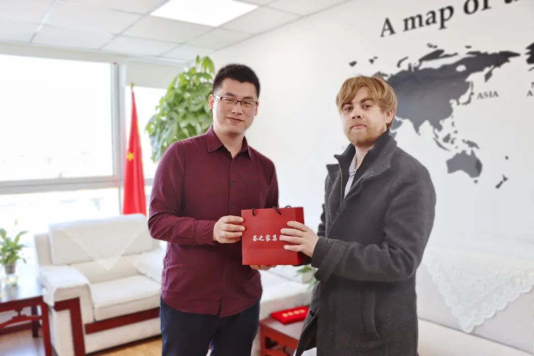 鏂拌タ鍏板墠浠荤Щ姘戝畼,鏂拌タ鍏板墠绉绘皯閮ㄩ暱