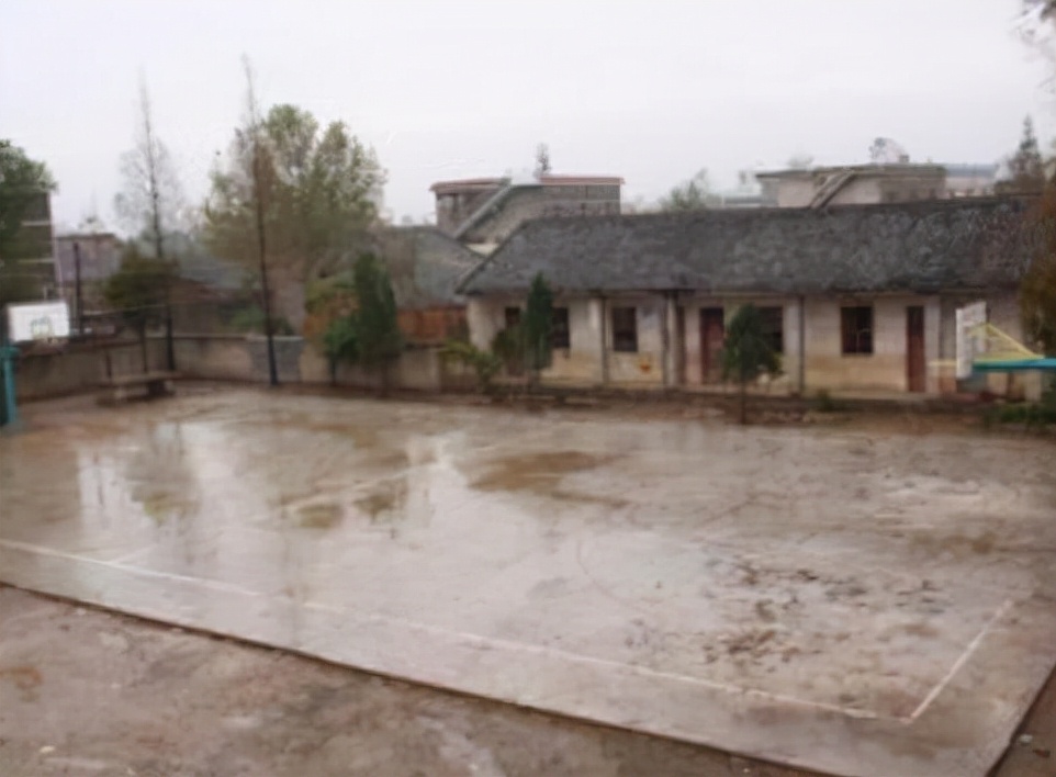 篮球场一般用什么混凝土,篮球场都是用什么做的地面