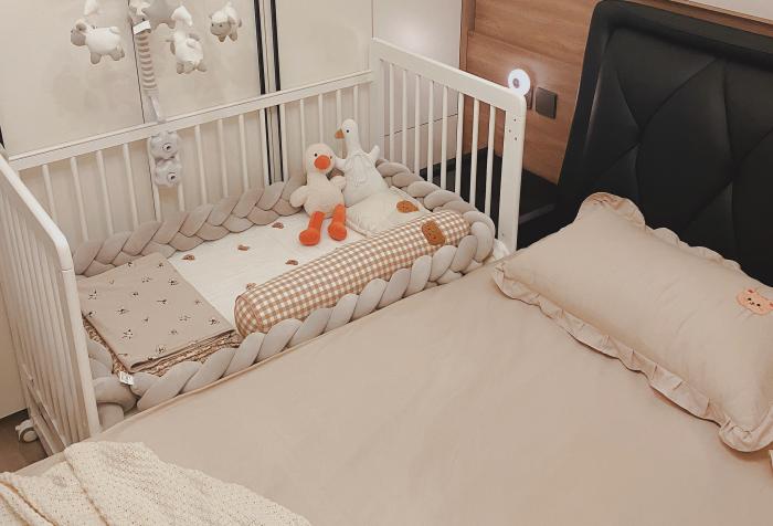 婴儿折叠床和木质床,婴儿床可折叠的好还是实木的好