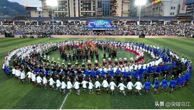 中国7-12岁儿童足球比赛视频,贵州村超足球震撼场面