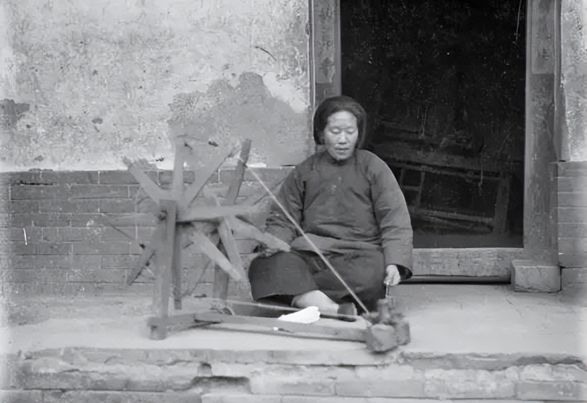 莫言诺奖巨作《丰乳肥臀》：描写尺度到底多大胆？使它一度成*书禁**