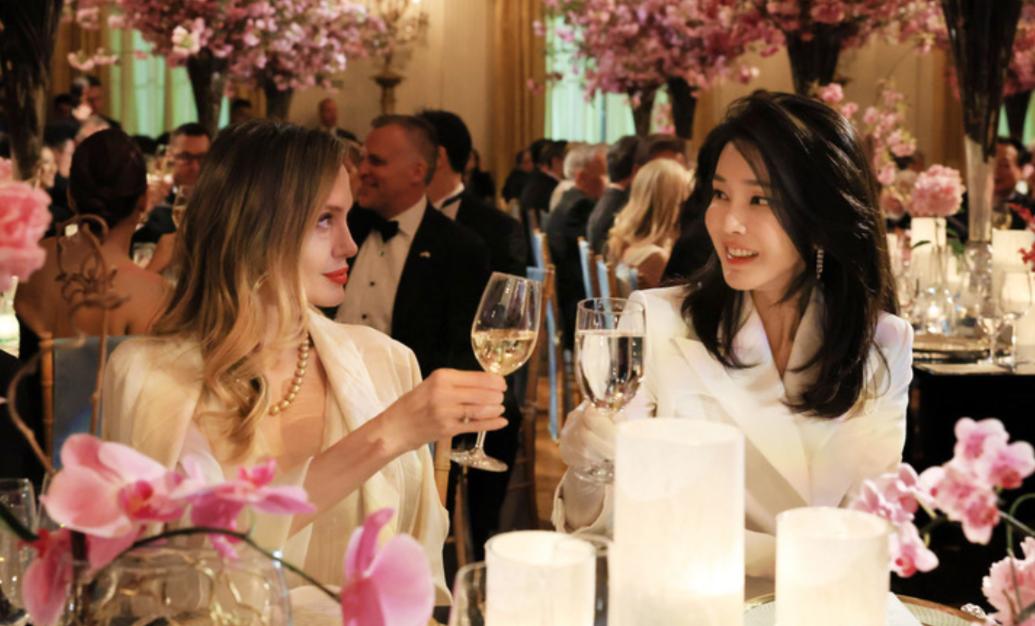 韩国第一夫人穿红色衣服,韩国第一夫人装扮