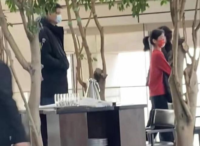 姚明一家三口同框温馨有爱,姚明一家5口身高