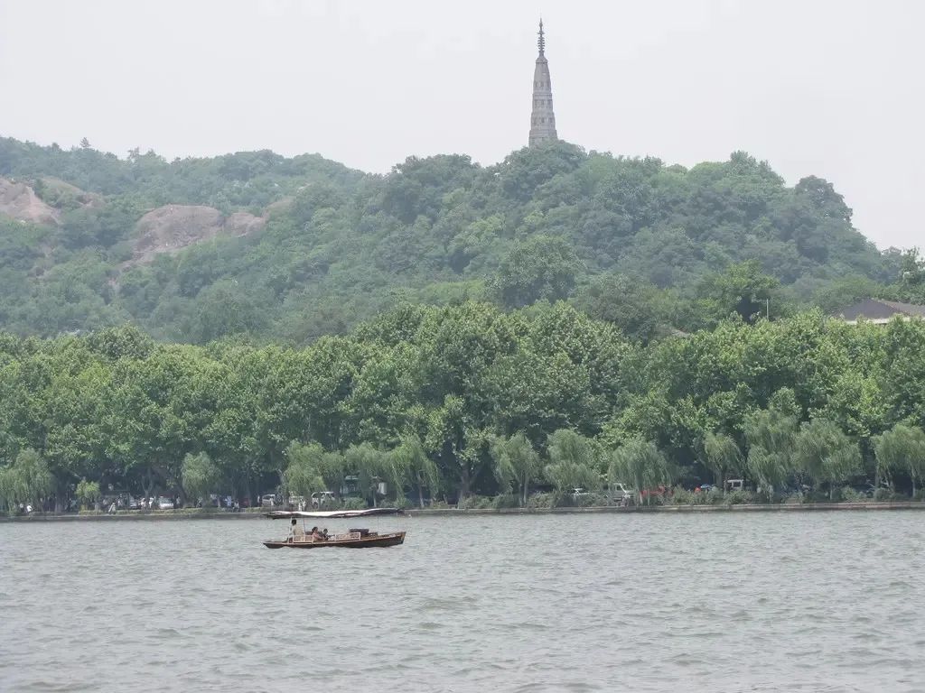 杭州西湖古塔全景,杭州西湖倒影雷峰塔